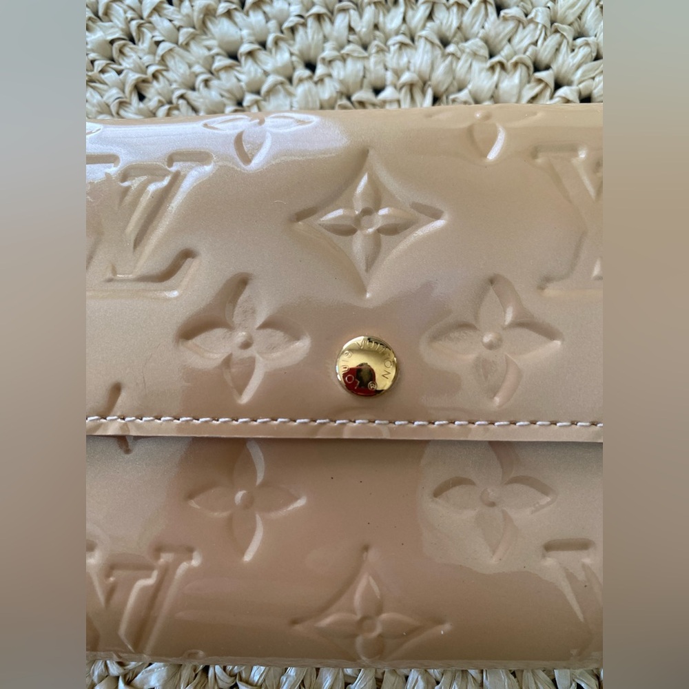 Louis Vuitton Nude Patent Vernis Monogram Long Wallet with Gold Snap - Picture 2 of 9